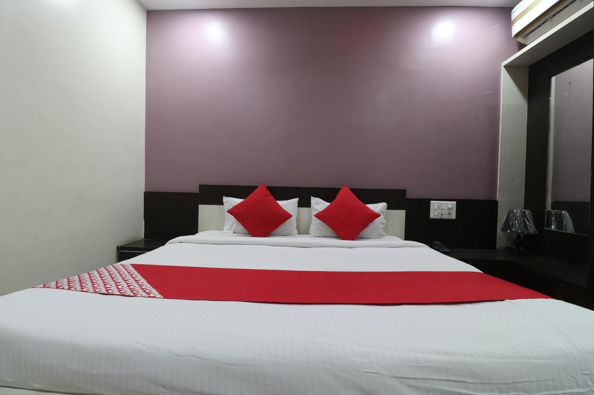 Hotel O Shri Sai Niwara Lodge Dhule Ngoại thất bức ảnh