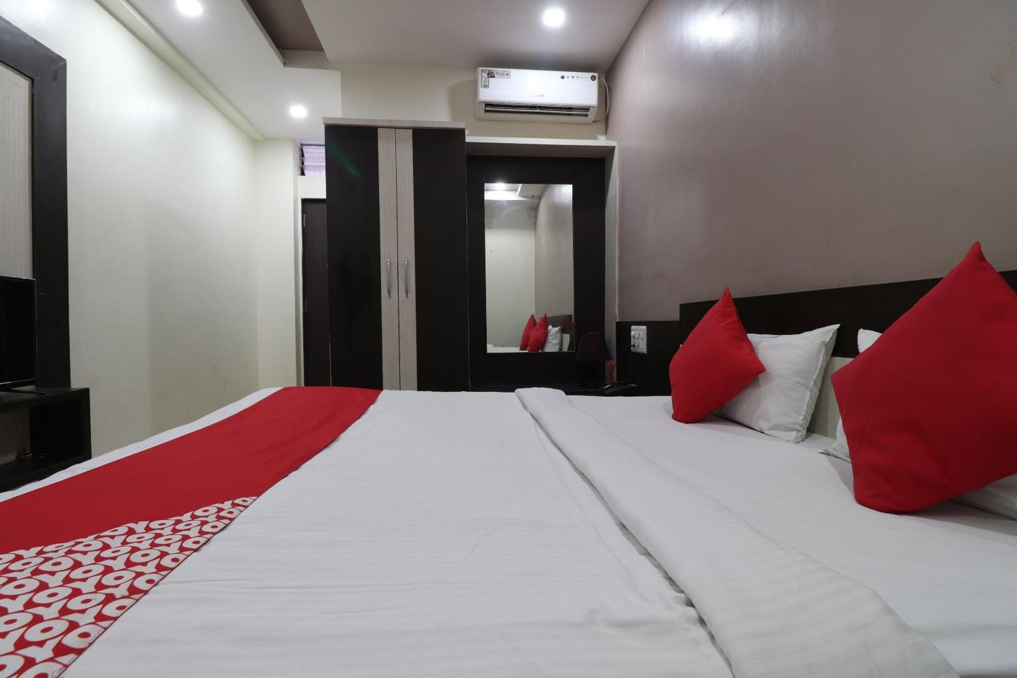 Hotel O Shri Sai Niwara Lodge Dhule Ngoại thất bức ảnh