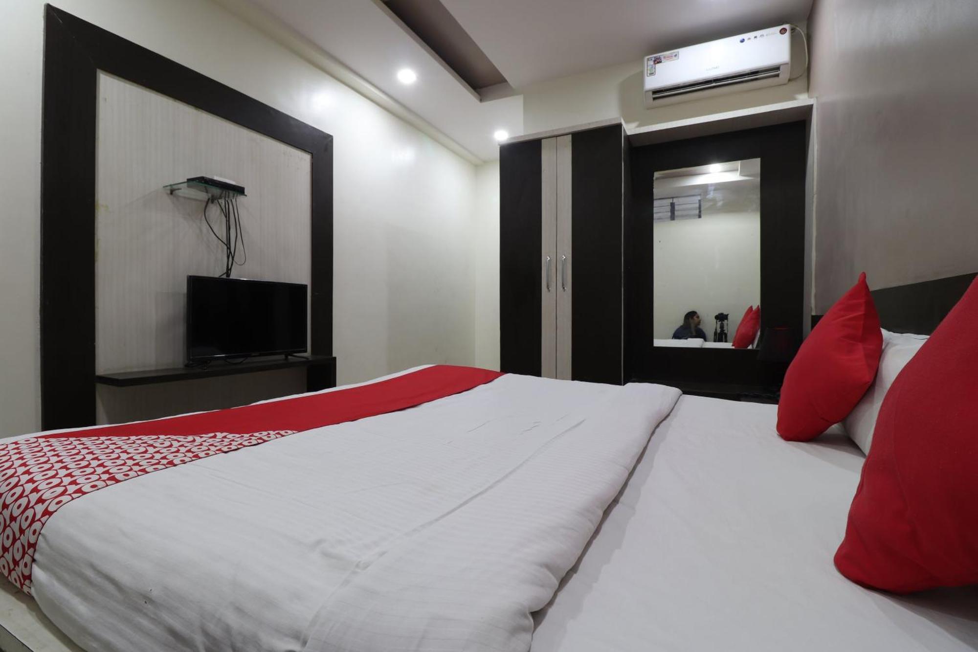 Hotel O Shri Sai Niwara Lodge Dhule Ngoại thất bức ảnh