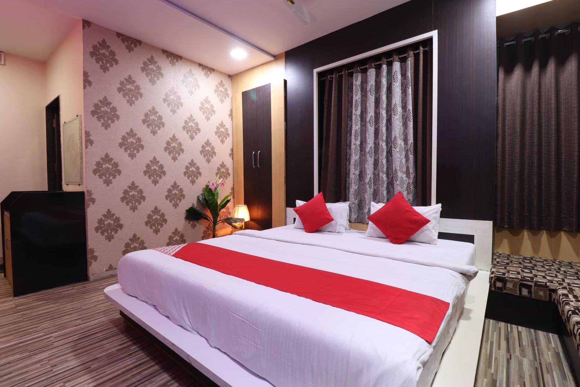 Hotel O Shri Sai Niwara Lodge Dhule Ngoại thất bức ảnh