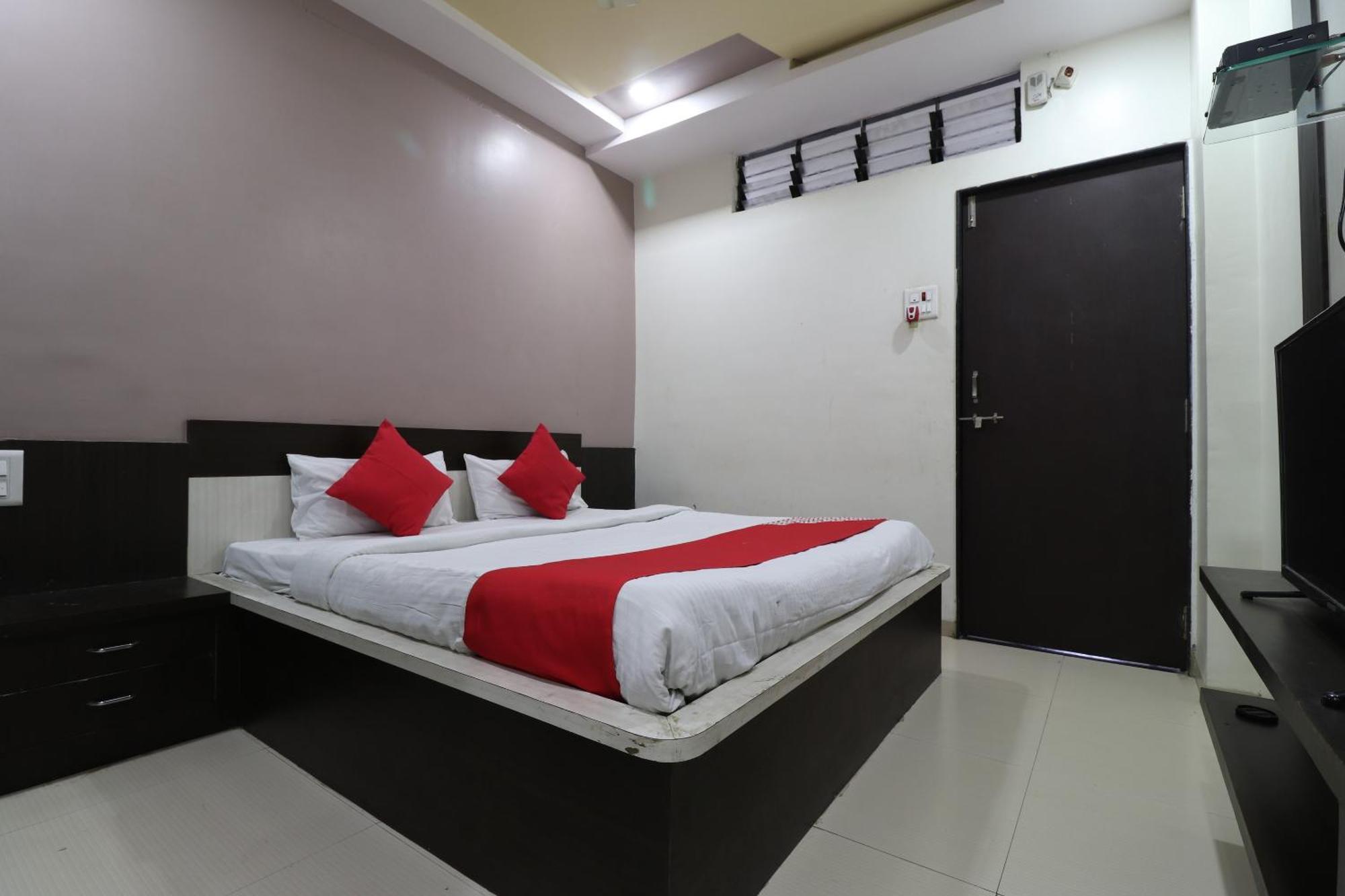 Hotel O Shri Sai Niwara Lodge Dhule Ngoại thất bức ảnh