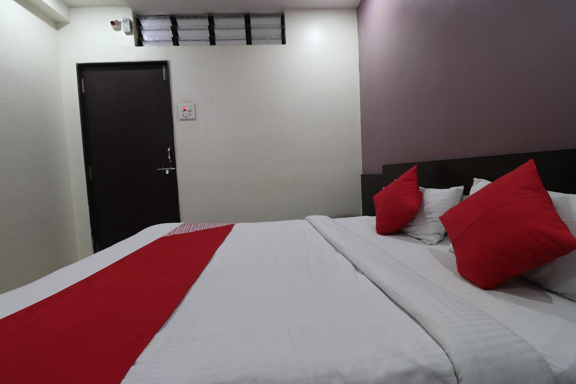 Hotel O Shri Sai Niwara Lodge Dhule Ngoại thất bức ảnh