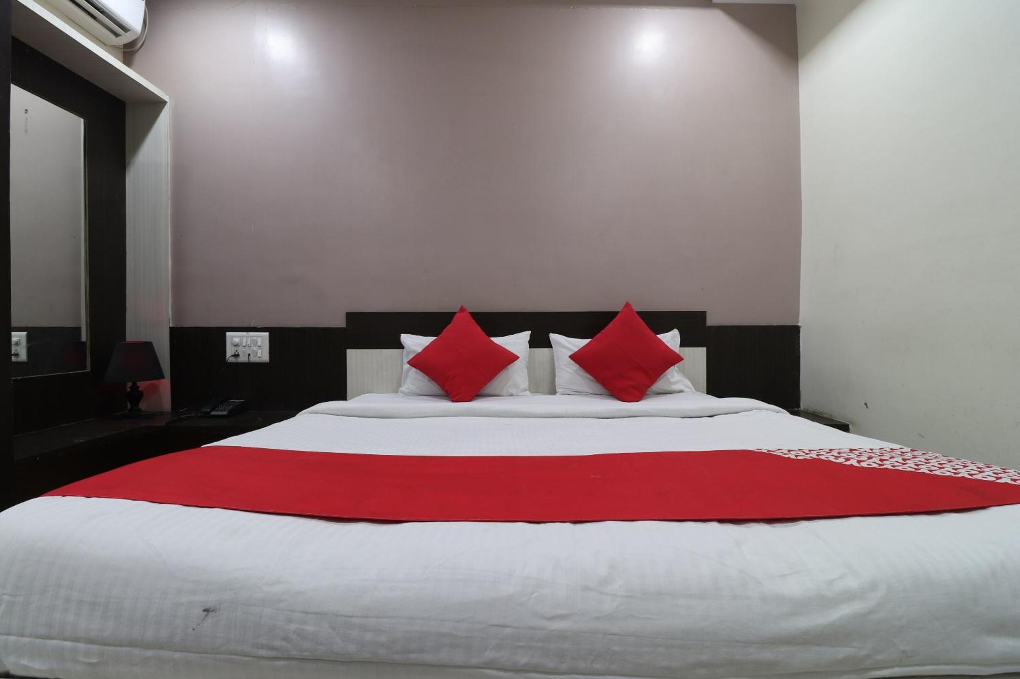 Hotel O Shri Sai Niwara Lodge Dhule Ngoại thất bức ảnh