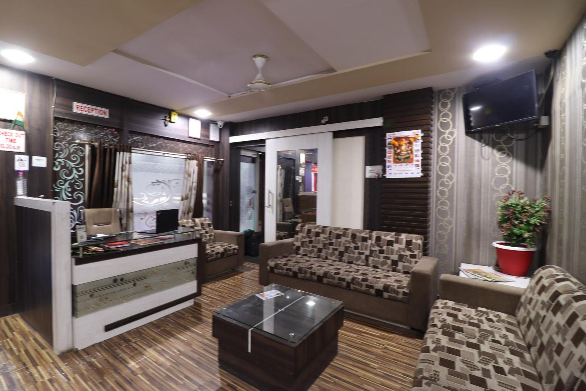 Hotel O Shri Sai Niwara Lodge Dhule Ngoại thất bức ảnh